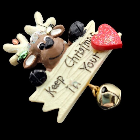 Reindeer Christmas Resin Pin Brooch Bell & Heart "Keep Christmas In Your Heart" - Picture 5 of 6